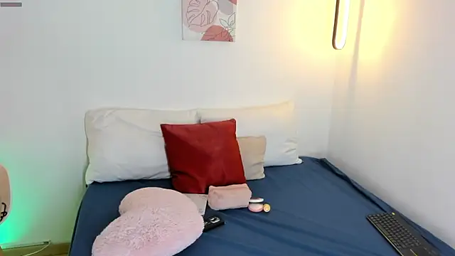 Snapshot of EmilySumer chatting on February 2026 11:48:02 PM EmilySumer online show from February 2026 11:48:02 PM