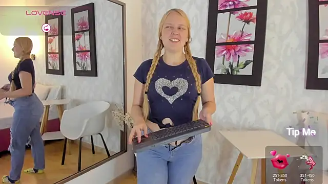 Snapshot of EmilySumer chatting on February 2025 10:33:01 PM EmilySumer online show from February 2025 10:33:01 PM