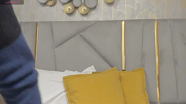 SebastianMaximoff online show from December 2025 07:35:01 PM