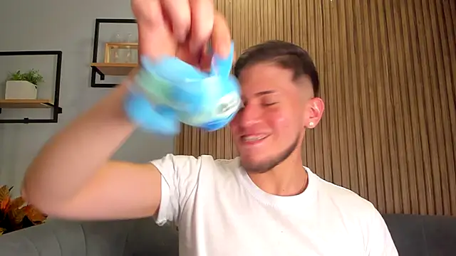 SebastianMaximoff online show from December 2025 07:29:02 PM