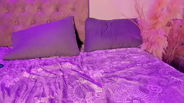 Snapshot of ale_cam chatting on November 2025 05:28:01 PM ale cam online show from November 2025 05:28:01 PM