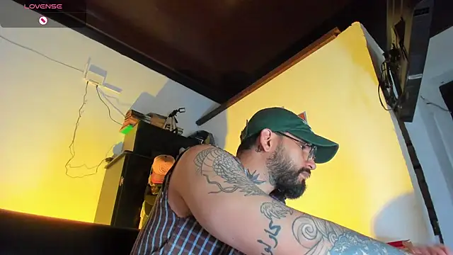CamiloGray  online show from October 2025 04:08:02 PM