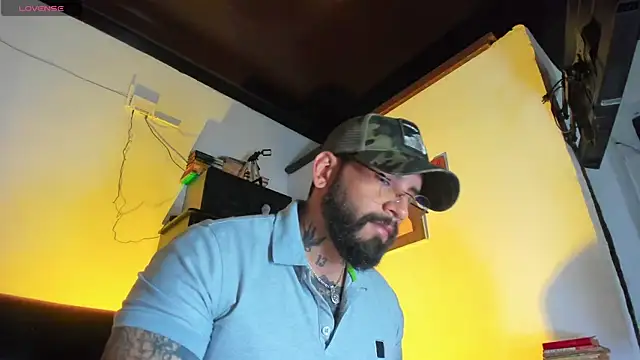 CamiloGray  online show from October 2025 01:43:01 PM