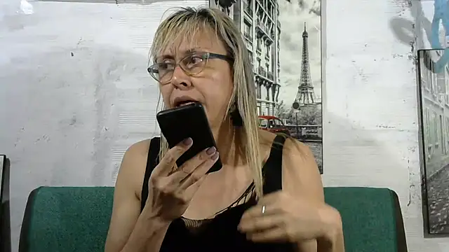 divahot08 online show from October 2025 04:52:02 PM