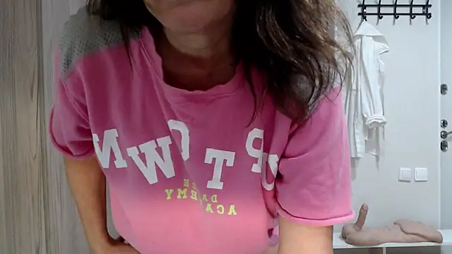 Snapshot of increible_della chatting on October 2025 07:57:02 PM increible della online show from October 2025 07:57:02 PM