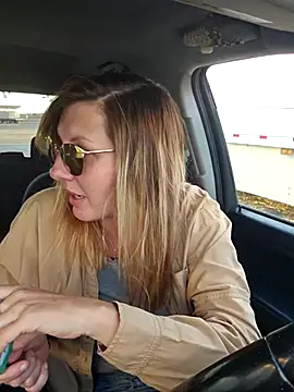 SheIsSomething online show from December 2025 12:16:02 AM