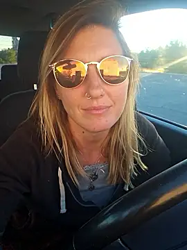 SheIsSomething online show from December 2025 12:10:02 AM