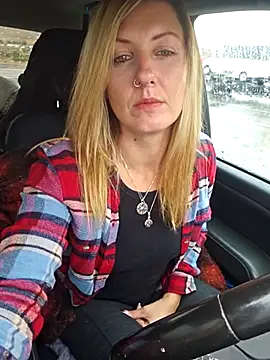 SheIsSomething online show from November 2025 09:26:01 PM