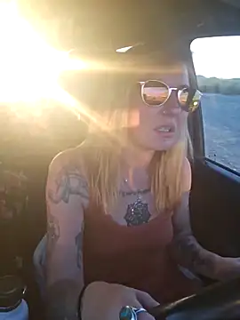 SheIsSomething online show from December 2025 12:11:02 AM