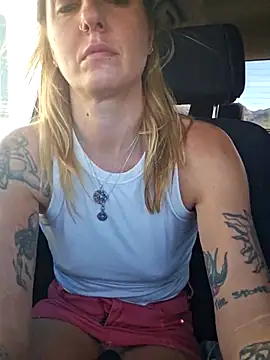 SheIsSomething online show from October 2025 09:57:02 PM