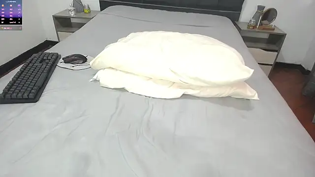 Emmy sanderss online show from November 2025 03:24:01 PM