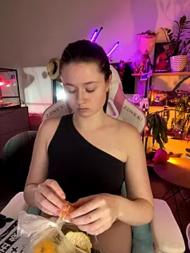 sweetest pie online show from December 2025 05:28:01 PM