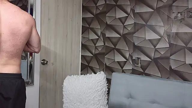 Latino stud4u online show from April 2026 01:18:01 AM