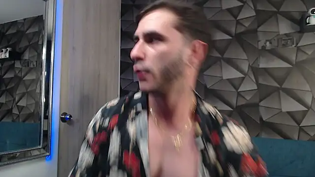 Latino stud4u online show from November 2025 01:44:02 AM