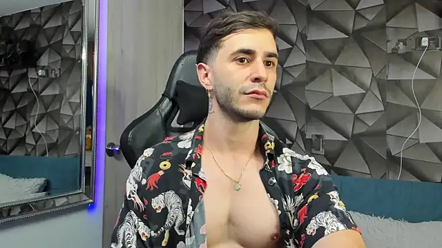 Latino stud4u online show from December 2025 12:20:02 AM