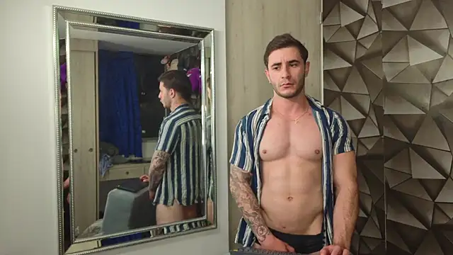 Snapshot of Latino_stud4u chatting on June 2026 11:43:02 PM Latino stud4u online show from June 2026 11:43:02 PM