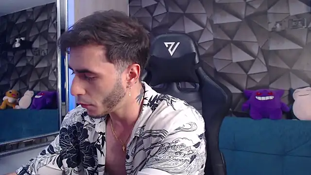 Latino stud4u online show from October 2025 01:48:01 AM