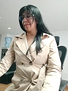 aisha latina online show from October 2025 04:05:01 PM