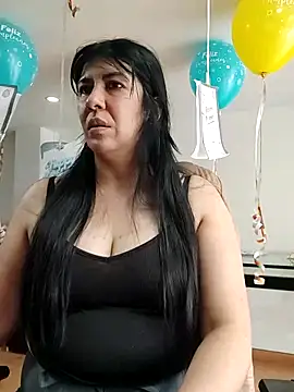 aisha latina online show from June 2026 02:18:02 PM