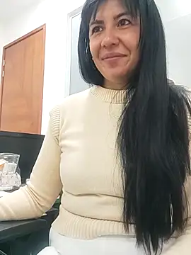 aisha latina online show from September 2025 02:17:01 PM