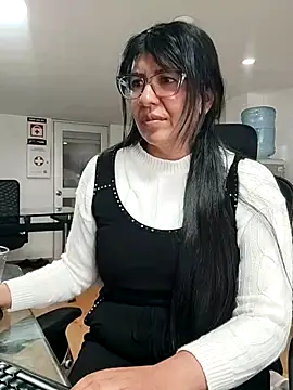 aisha latina online show from March 2026 03:27:01 PM