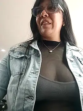 aisha latina online show from April 2026 02:57:01 PM