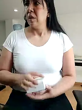 aisha latina online show from June 2026 02:06:02 PM