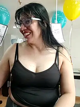 aisha latina online show from June 2026 02:33:01 PM