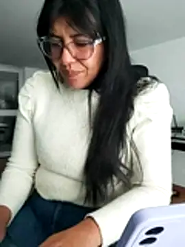 aisha latina online show from March 2026 02:51:02 PM