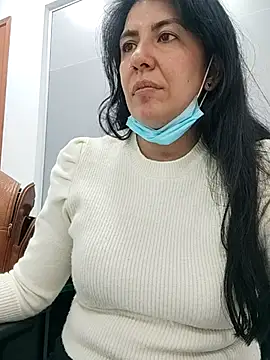 aisha latina online show from March 2025 02:42:02 PM