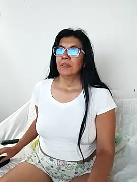 aisha latina online show from February 2026 03:19:01 PM