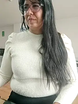 aisha latina online show from May 2026 02:15:01 PM