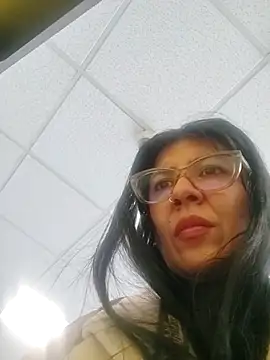 aisha latina online show from May 2026 03:30:01 PM