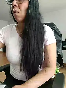 aisha latina online show from November 2025 03:12:02 PM