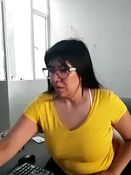 aisha latina online show from February 2026 01:55:01 PM