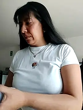 aisha latina online show from November 2025 02:54:02 PM