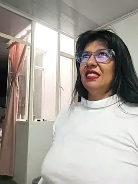 aisha latina online show from February 2026 03:01:02 PM