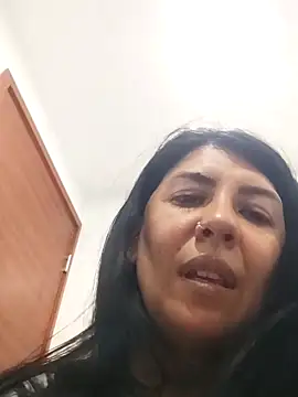 aisha latina online show from March 2025 08:16:01 PM