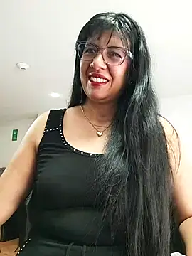 aisha latina online show from October 2025 02:49:01 PM