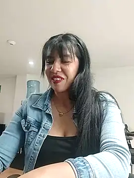 aisha latina online show from October 2025 04:41:01 PM