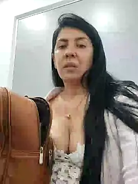 aisha latina online show from February 2025 03:20:01 PM