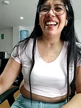 aisha latina online show from June 2026 02:44:02 PM