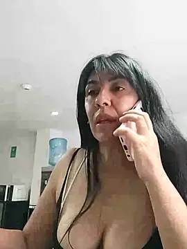 aisha latina online show from October 2025 07:25:01 PM