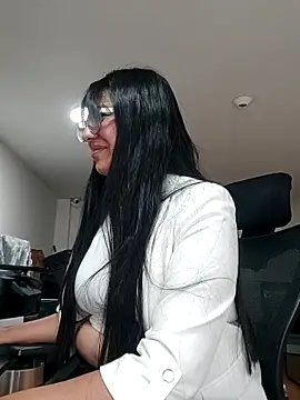 aisha latina online show from April 2026 03:16:02 PM