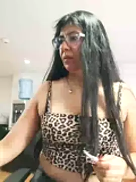 aisha latina online show from October 2025 03:08:01 PM