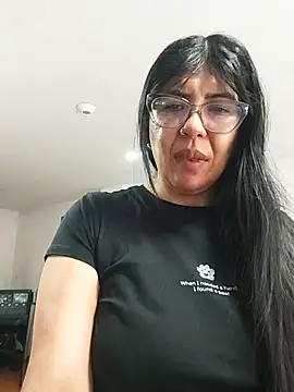 aisha latina online show from April 2026 03:05:01 PM