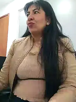 aisha latina online show from September 2025 03:00:01 PM