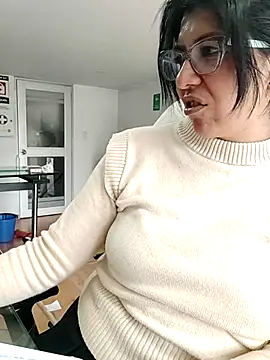 aisha latina online show from November 2025 02:50:02 PM