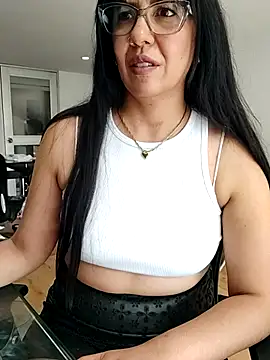 aisha latina online show from December 2025 03:02:02 PM