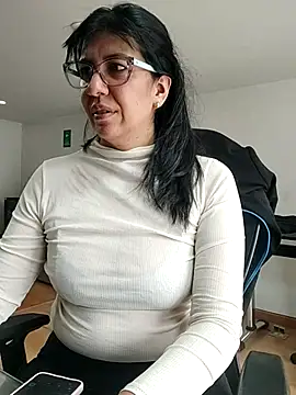 aisha latina online show from November 2025 02:28:01 PM